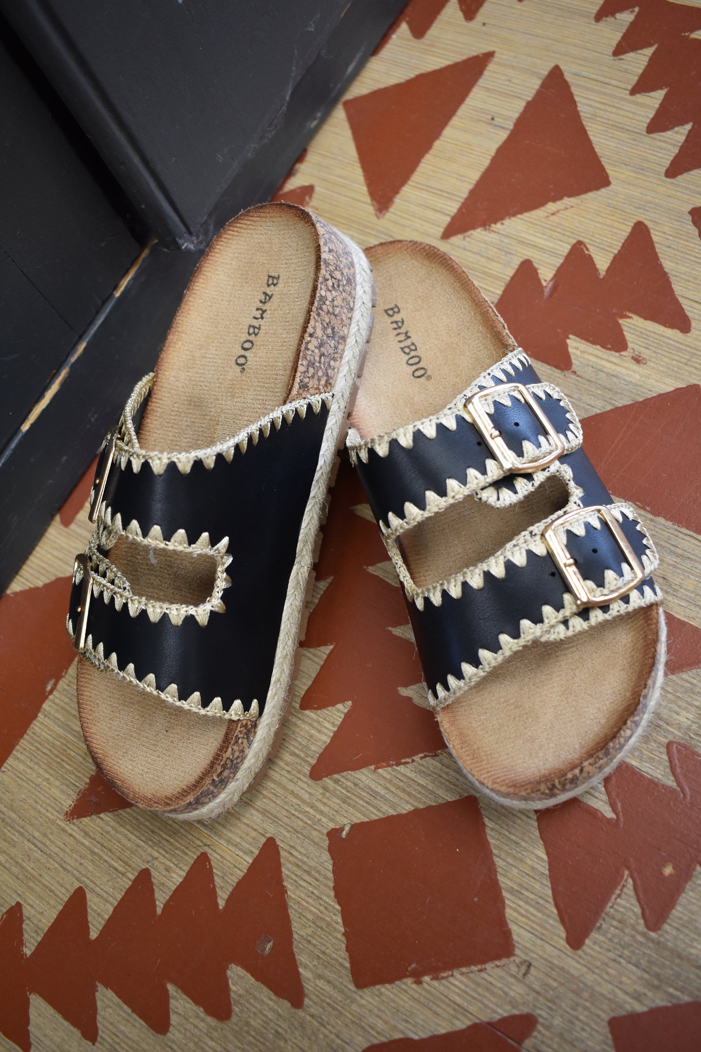 Josie Sandals: Black