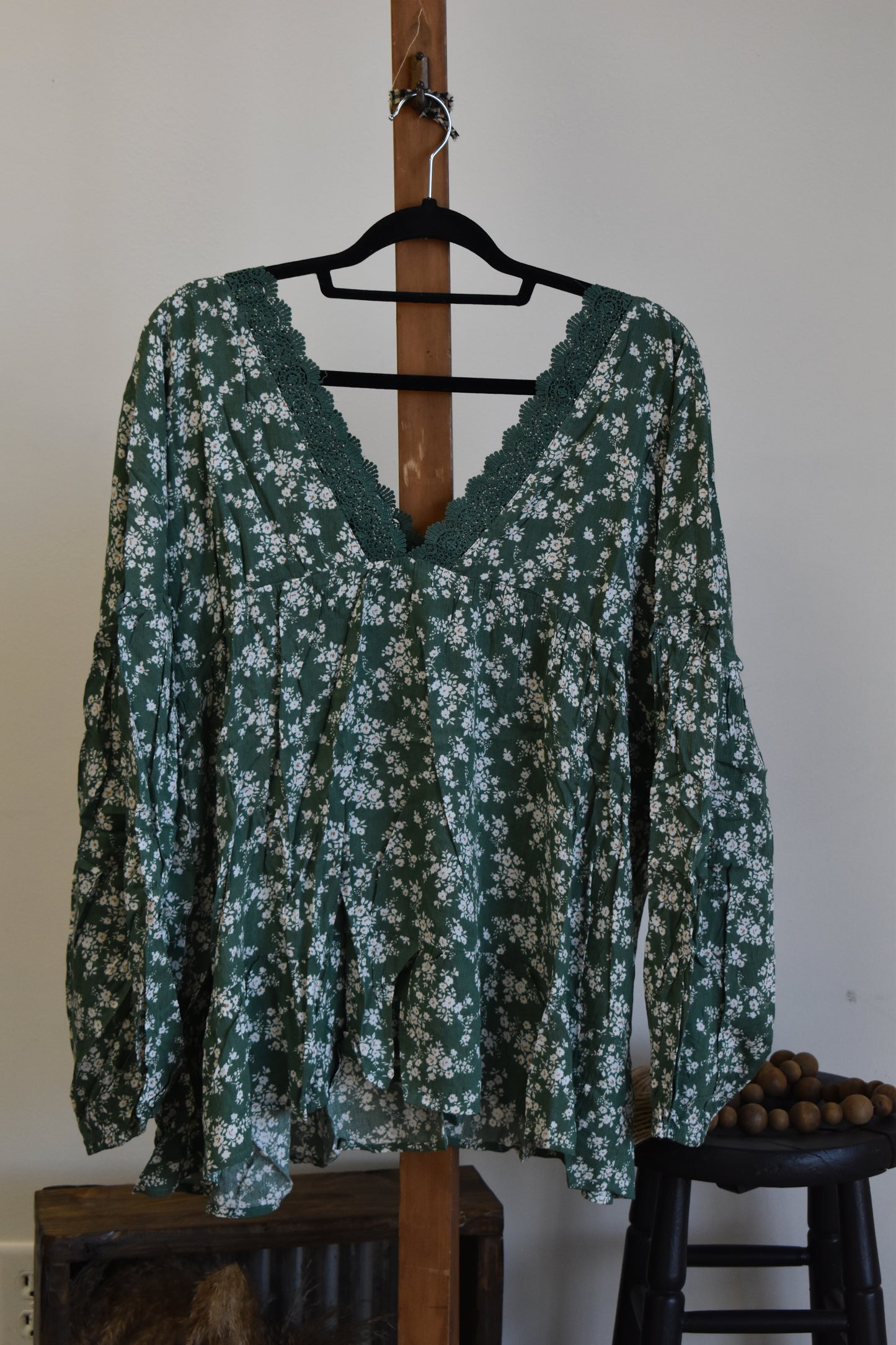 PLUS Emerald Floral & Lace Top
