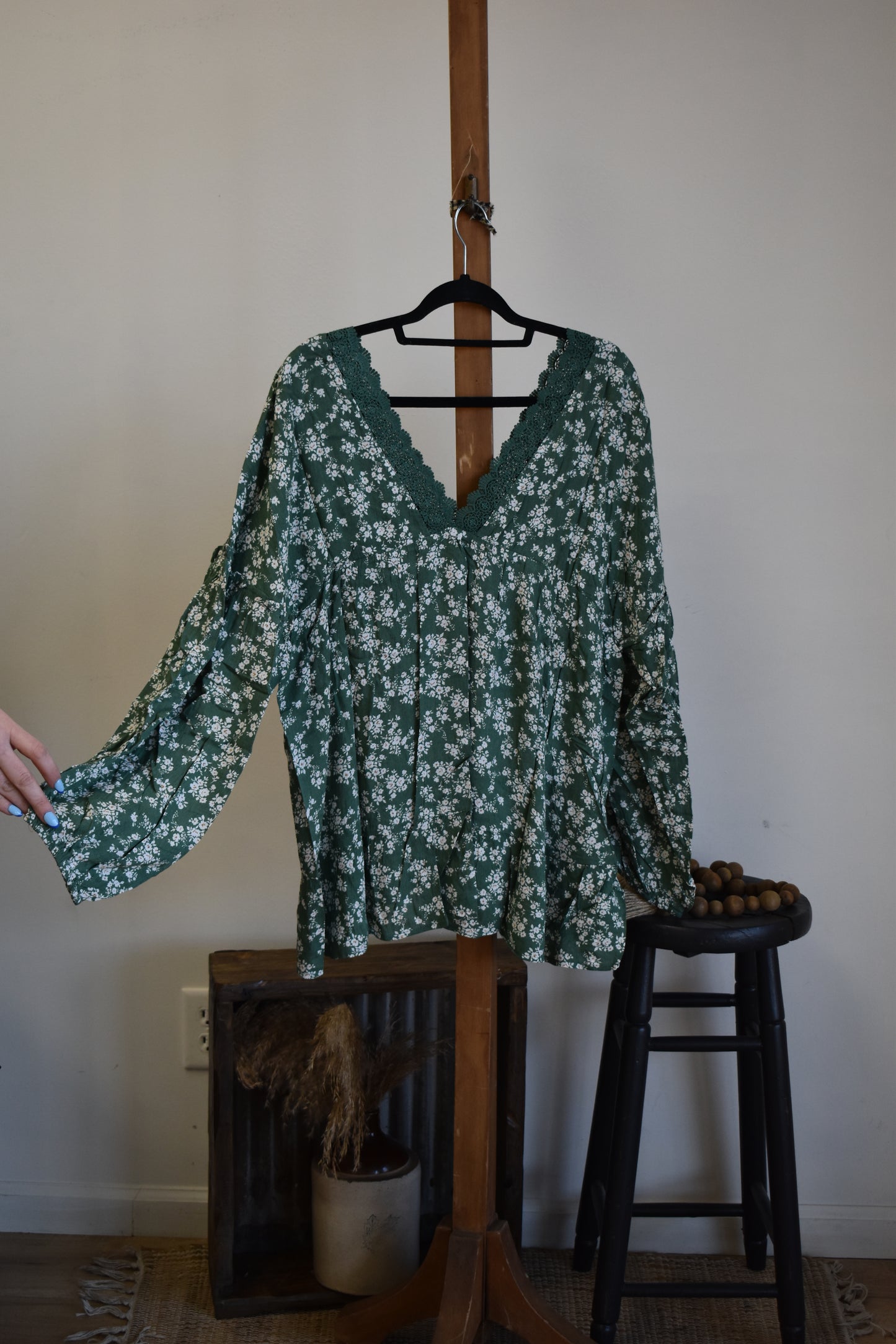 PLUS Emerald Floral & Lace Top