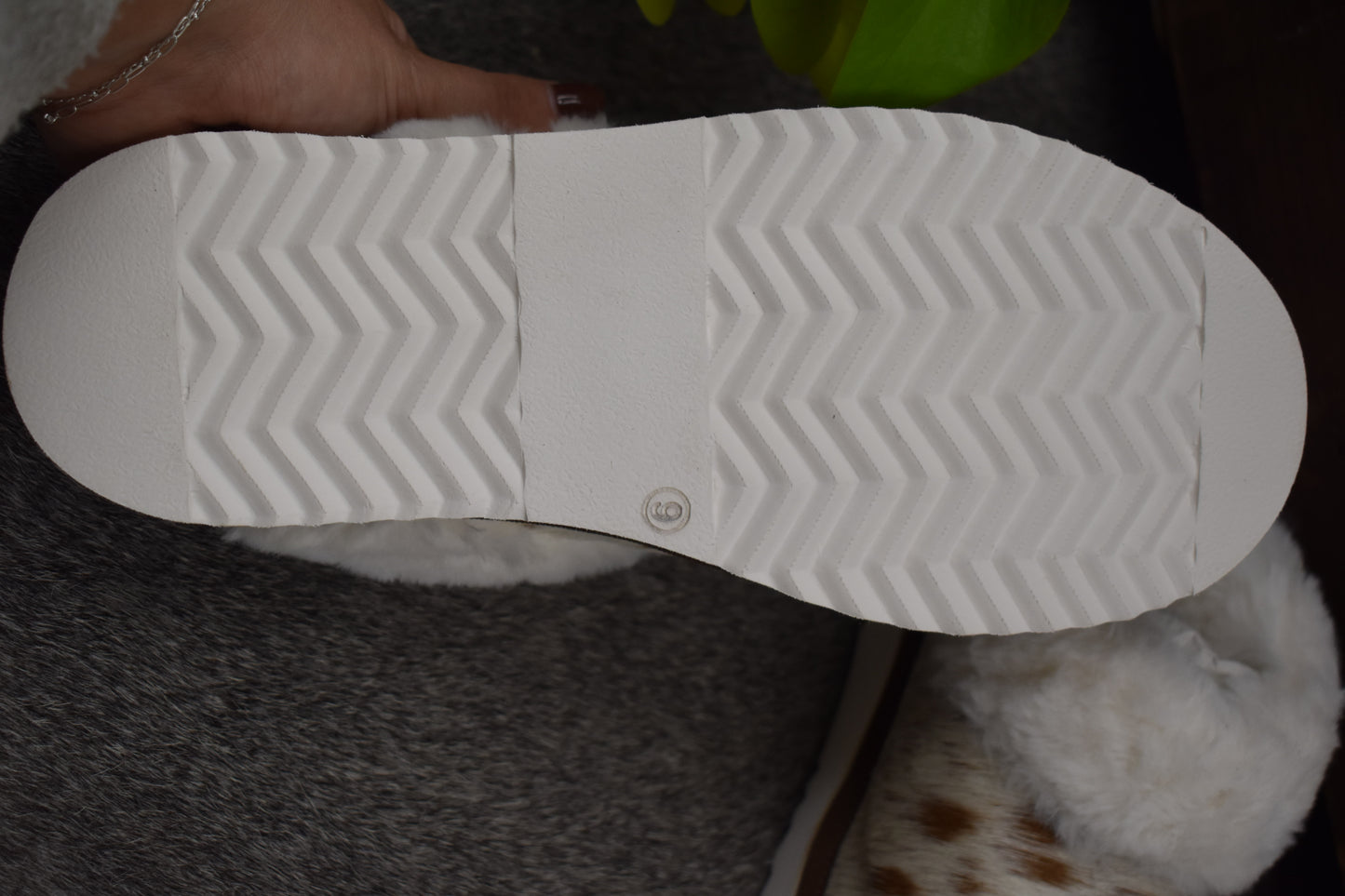 BR&W Cowhide Slippers