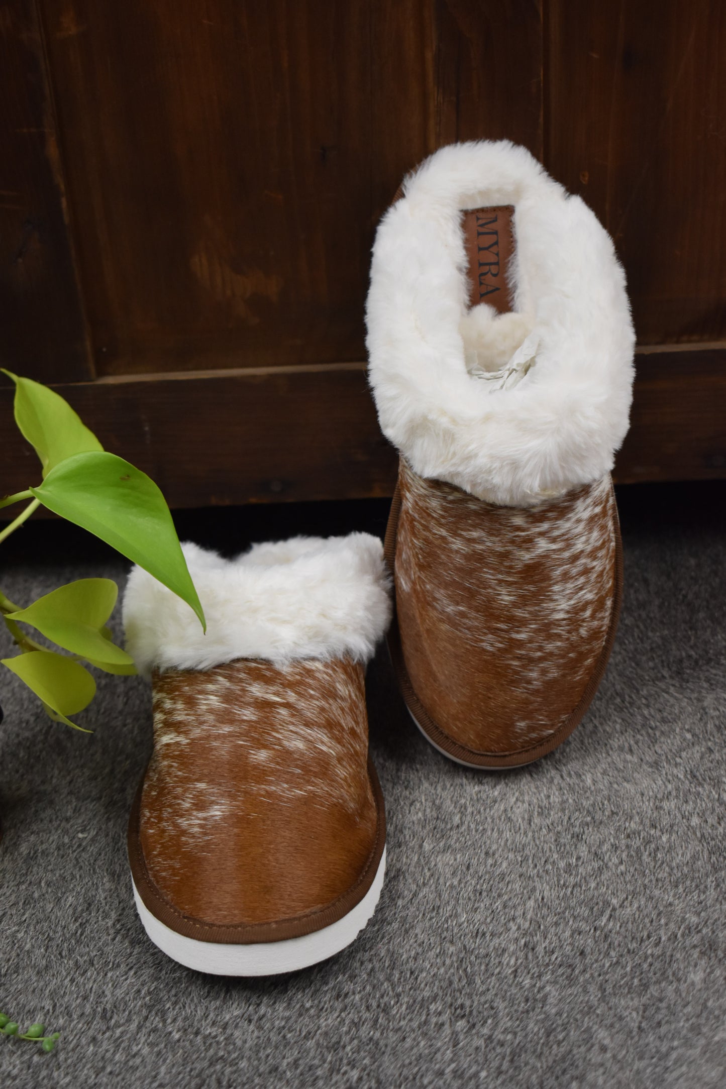 BR&W Cowhide Slippers
