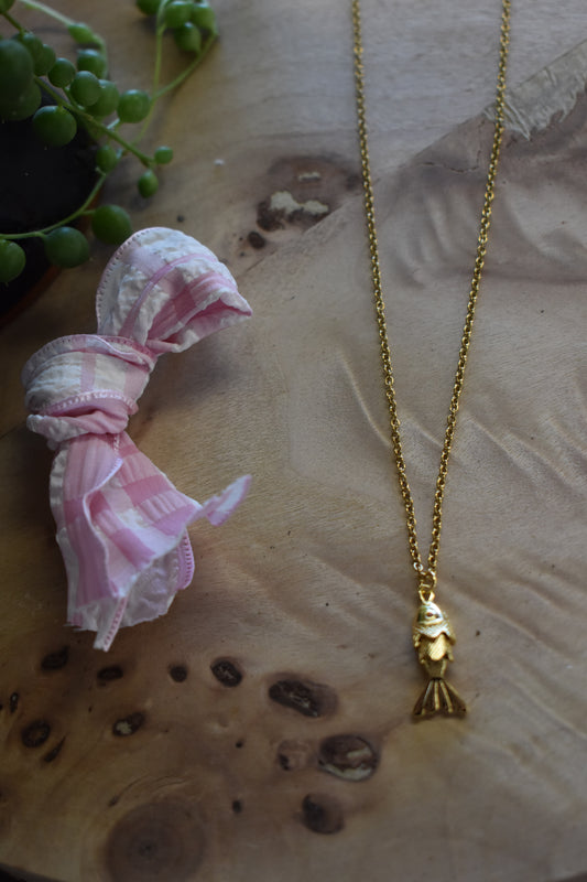 Swinging Tail Fish Gold Necklace