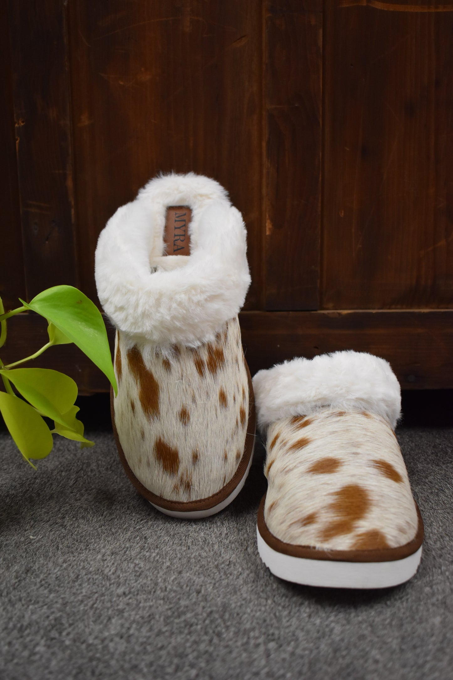 BR&W Cowhide Slippers