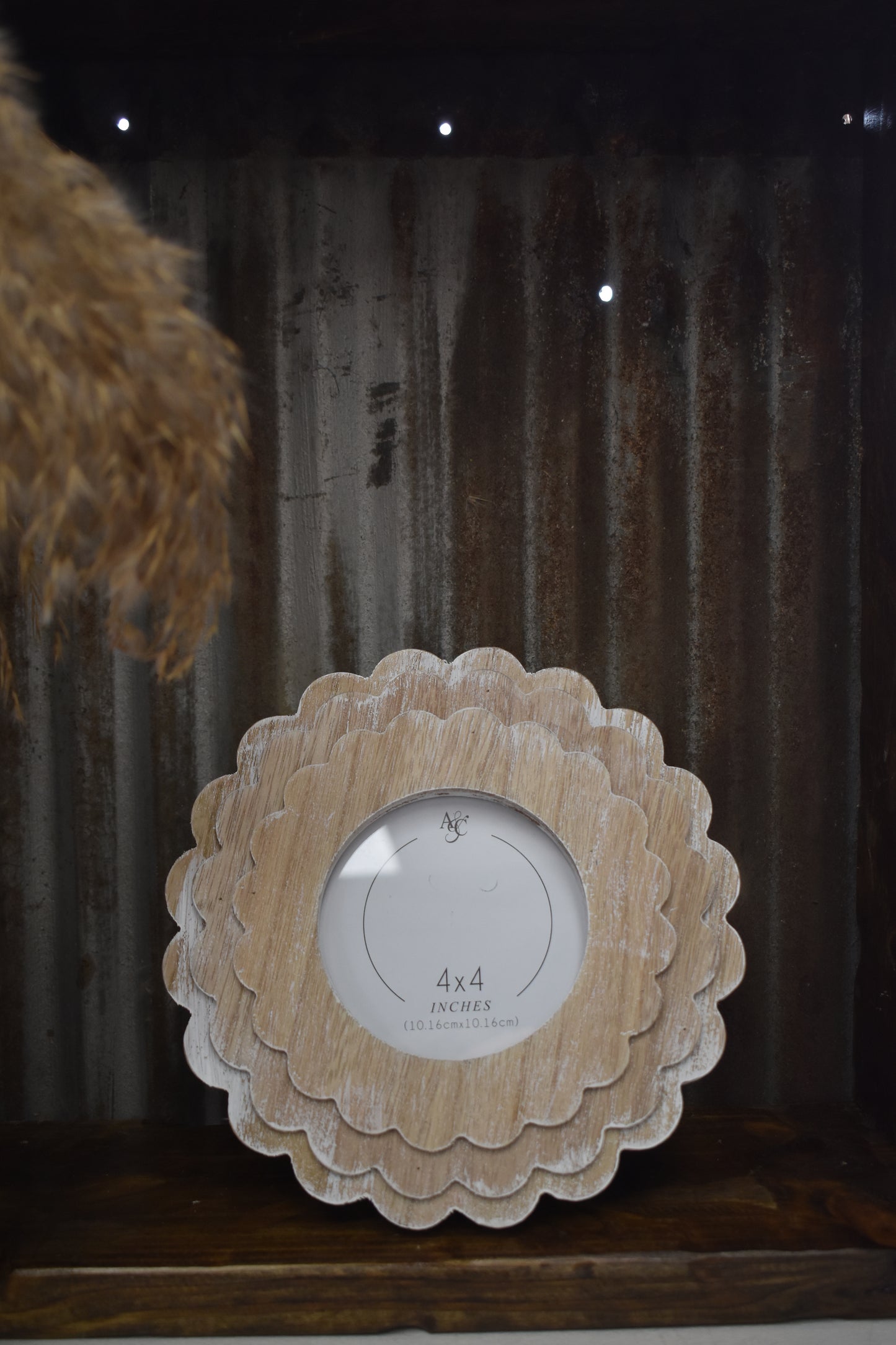 Washed Scalloped 4x4 Photo Frame