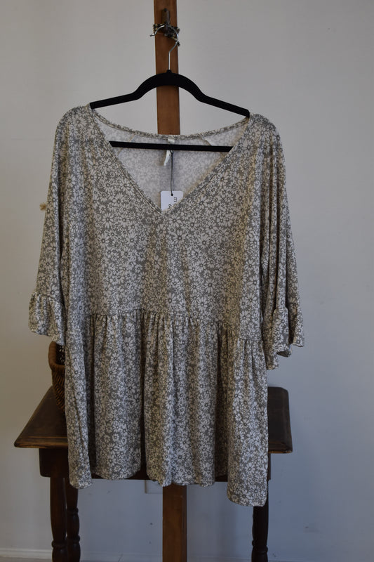 PLUS Gray Floral Blouse