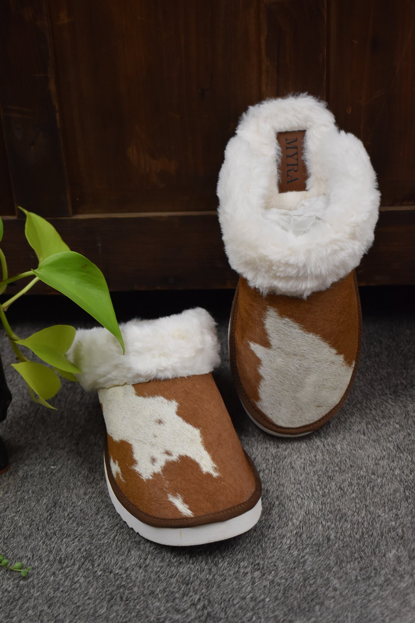 BR&W Cowhide Slippers