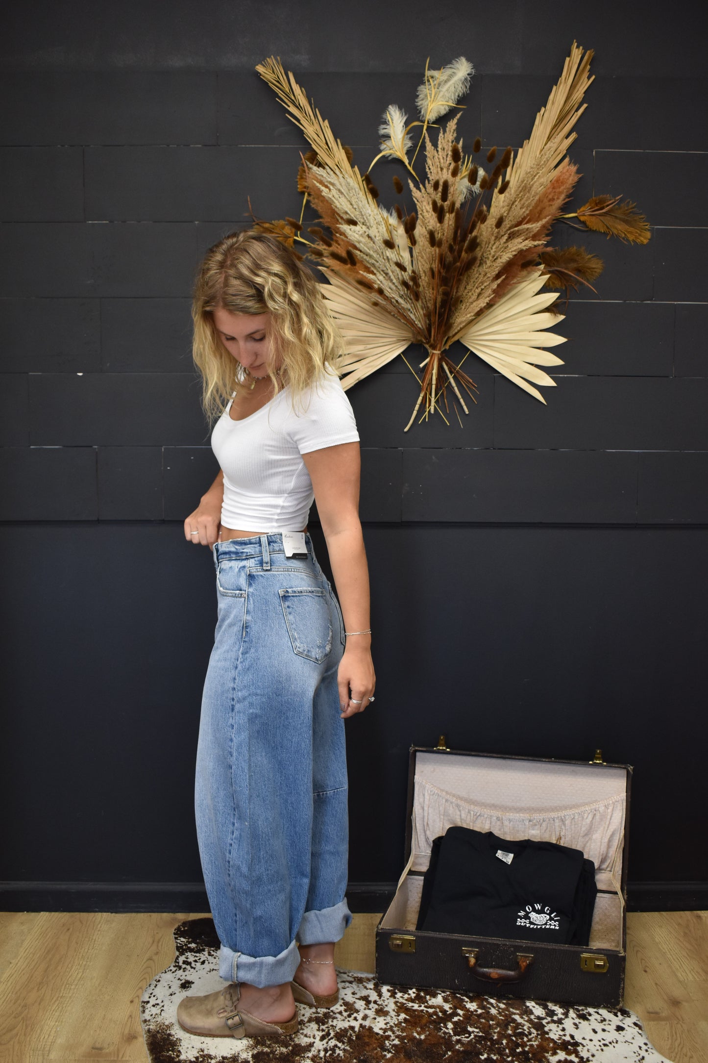 TALL - Horseshoe Barrel Jeans