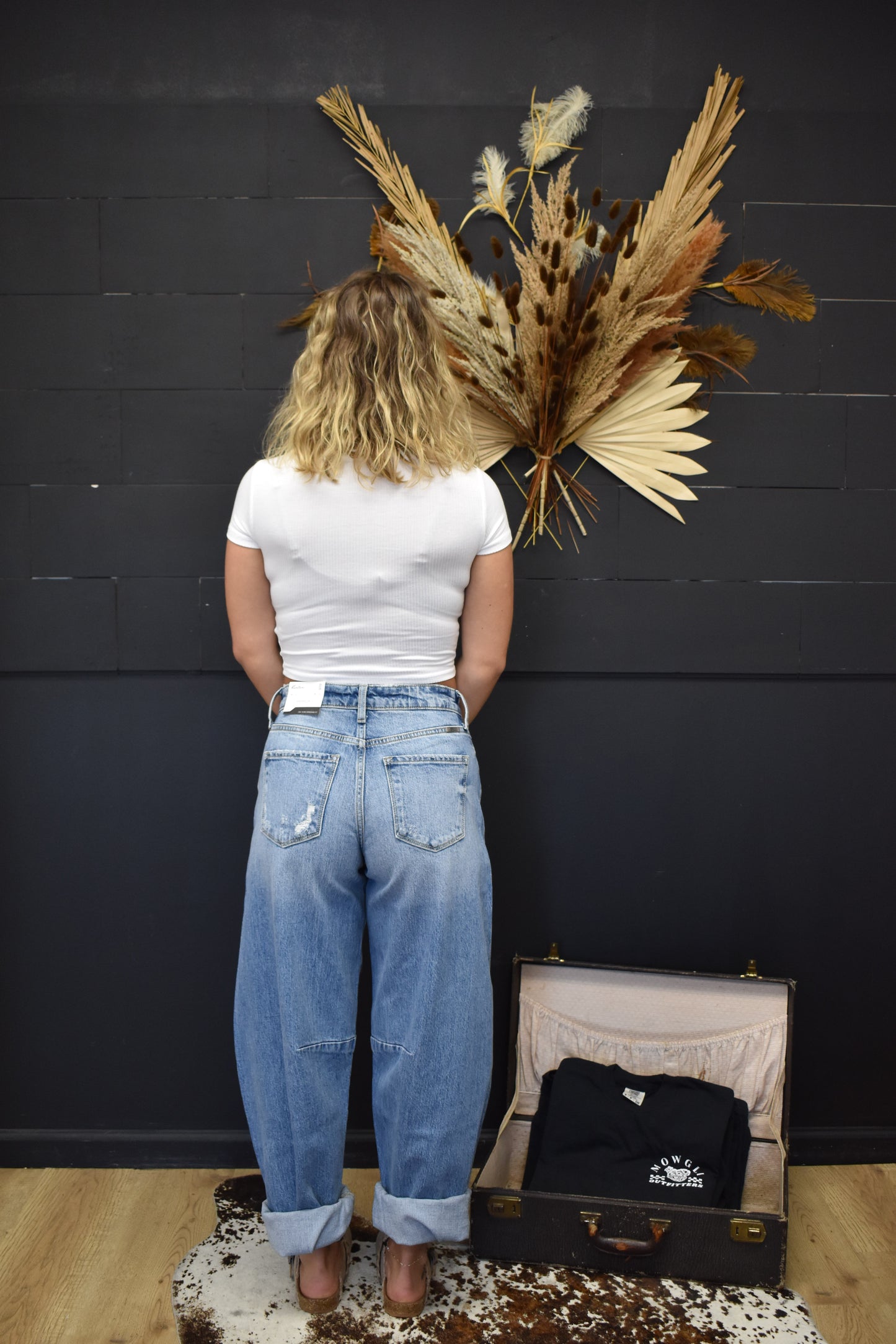 TALL - Horseshoe Barrel Jeans